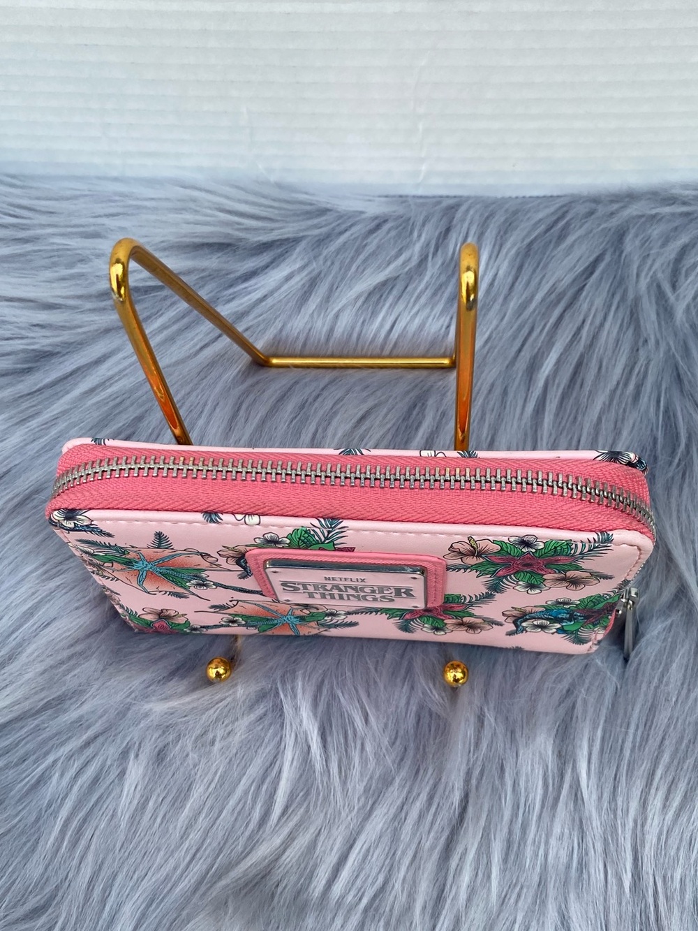 Loungefly Stranger Things Creatures
Wallet 💝✨💝✨ - Picture 4 of 15